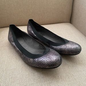 Silver metallic snakeskin Stuart Weizman ballet flats size 10